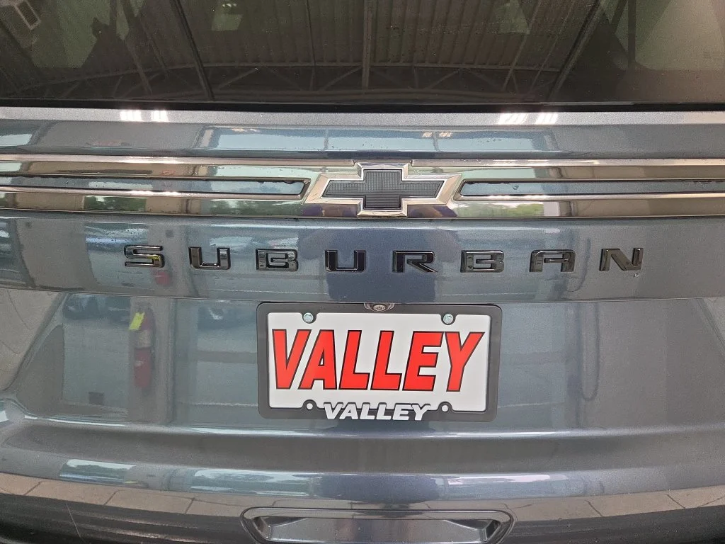 Used 2021 Gray Chevrolet Z71 image 9