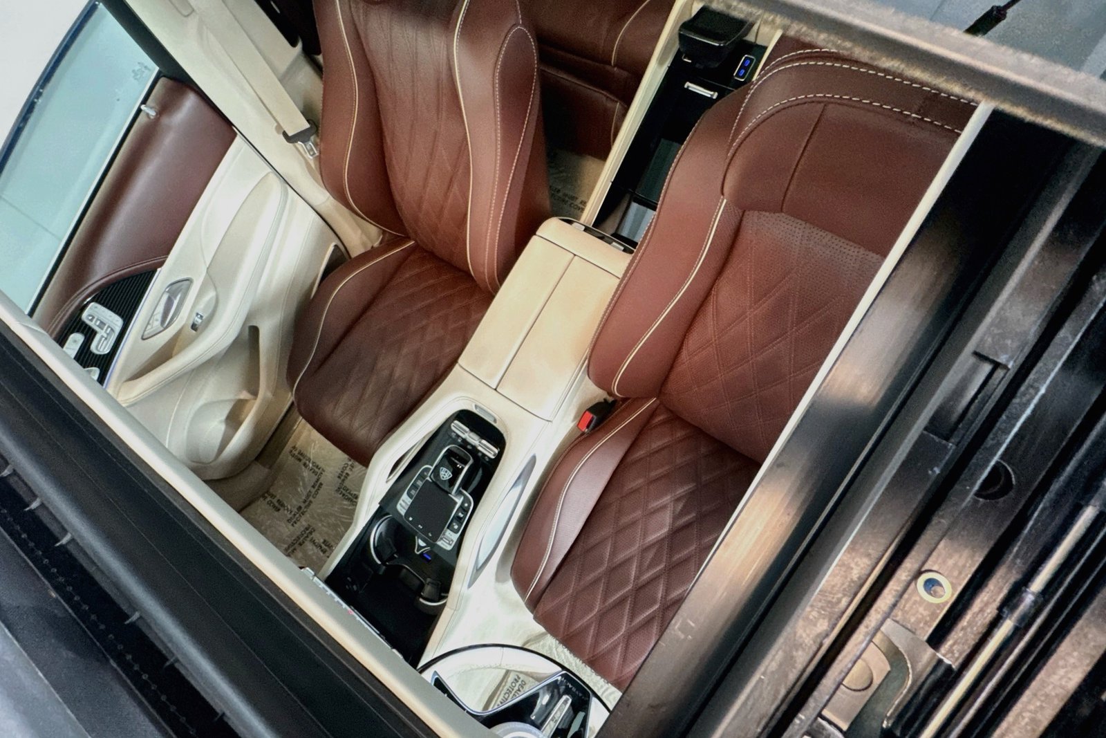 Used 2024 Obsidian Black Metallic Mercedes-Benz Maybach GLS 600 image 20