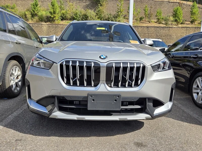 Used 2026 Space Silver Metallic BMW XDRIVE28I image 2