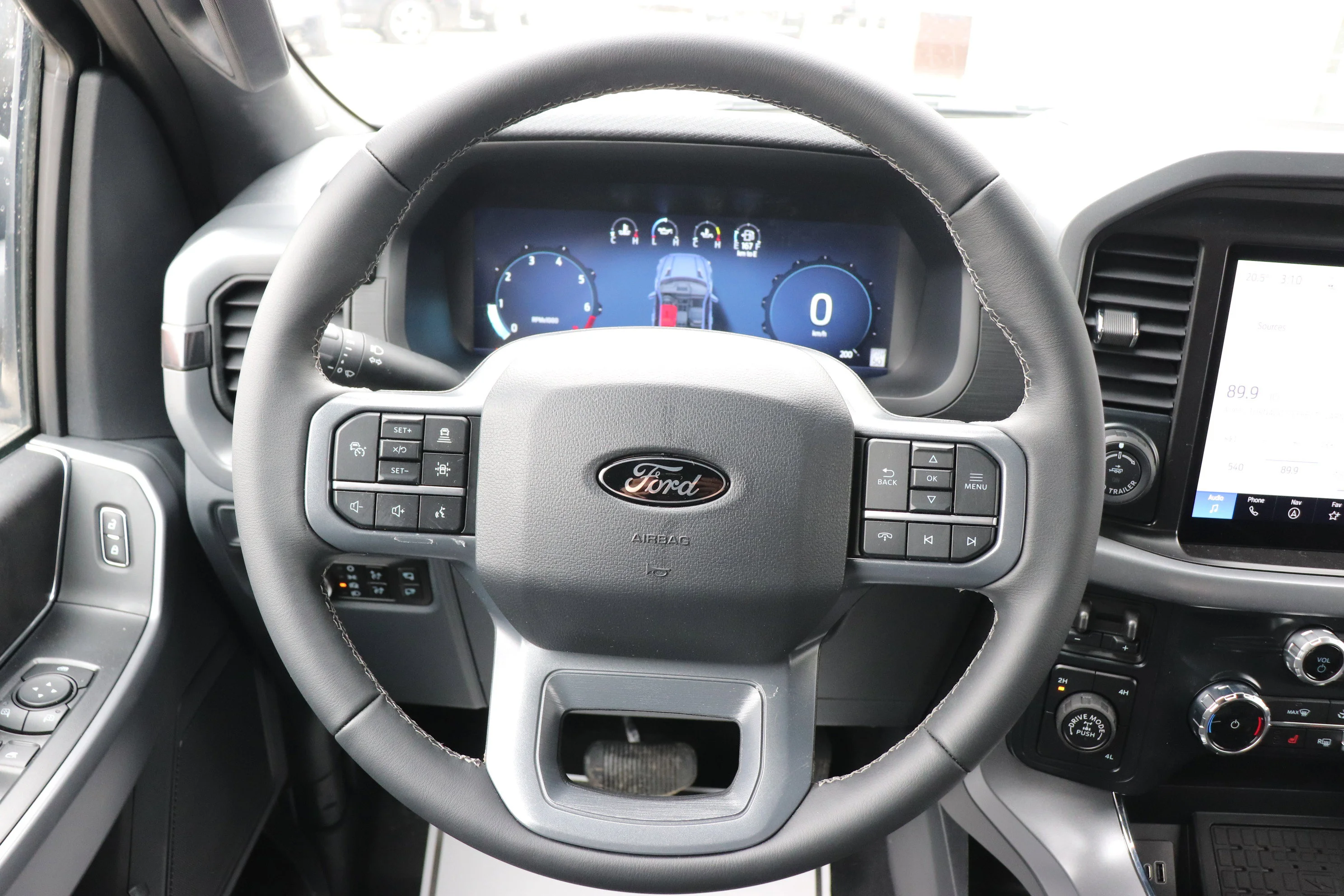 New 2026 CARBONIZED GREY METALLIC Ford XLT image 8