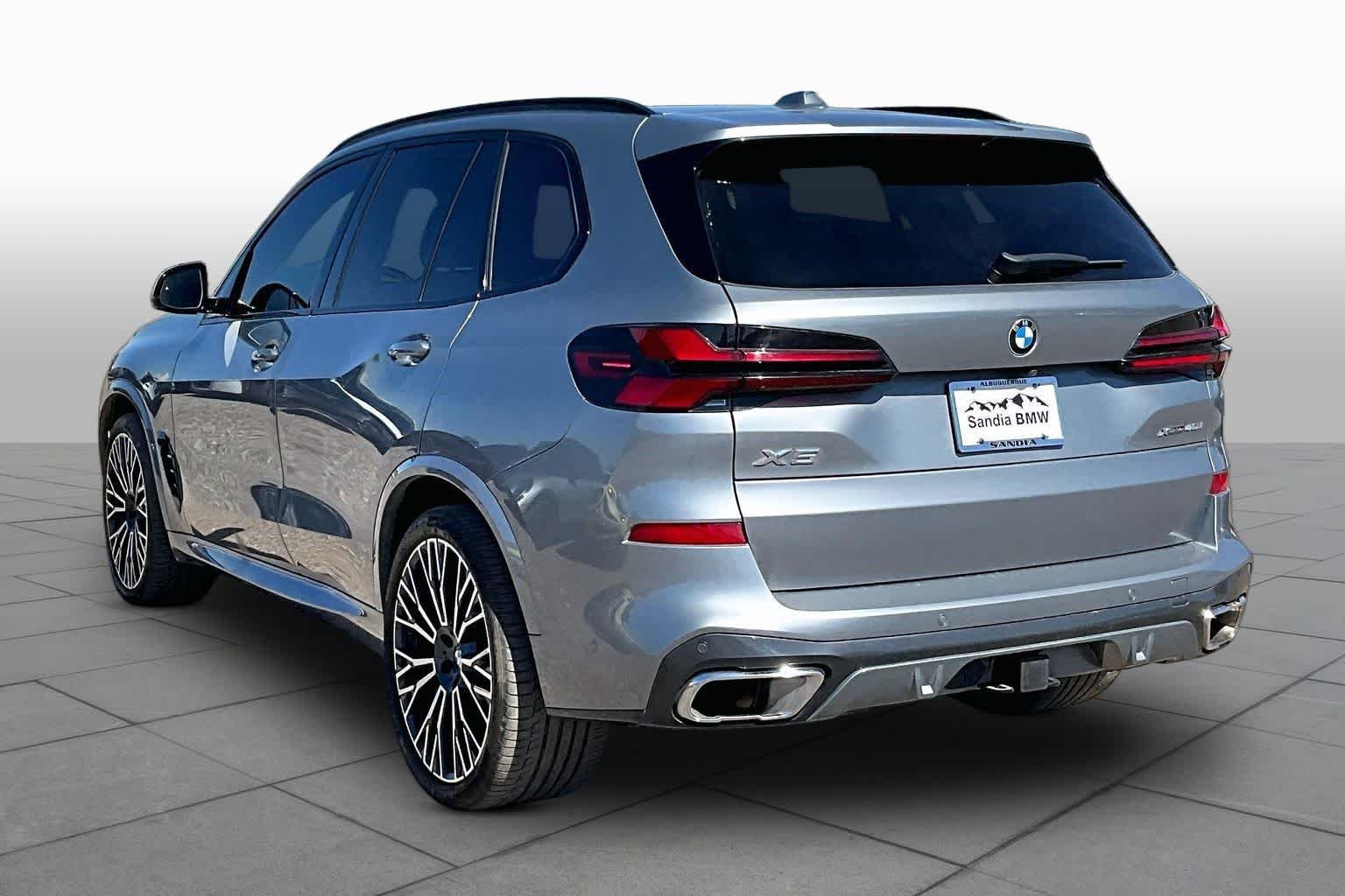 Used 2024 Skyscraper Grey Metallic BMW xDrive40i image 9