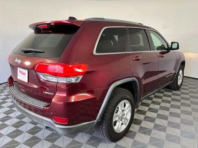 Used 2016 Red Jeep Laredo image 7