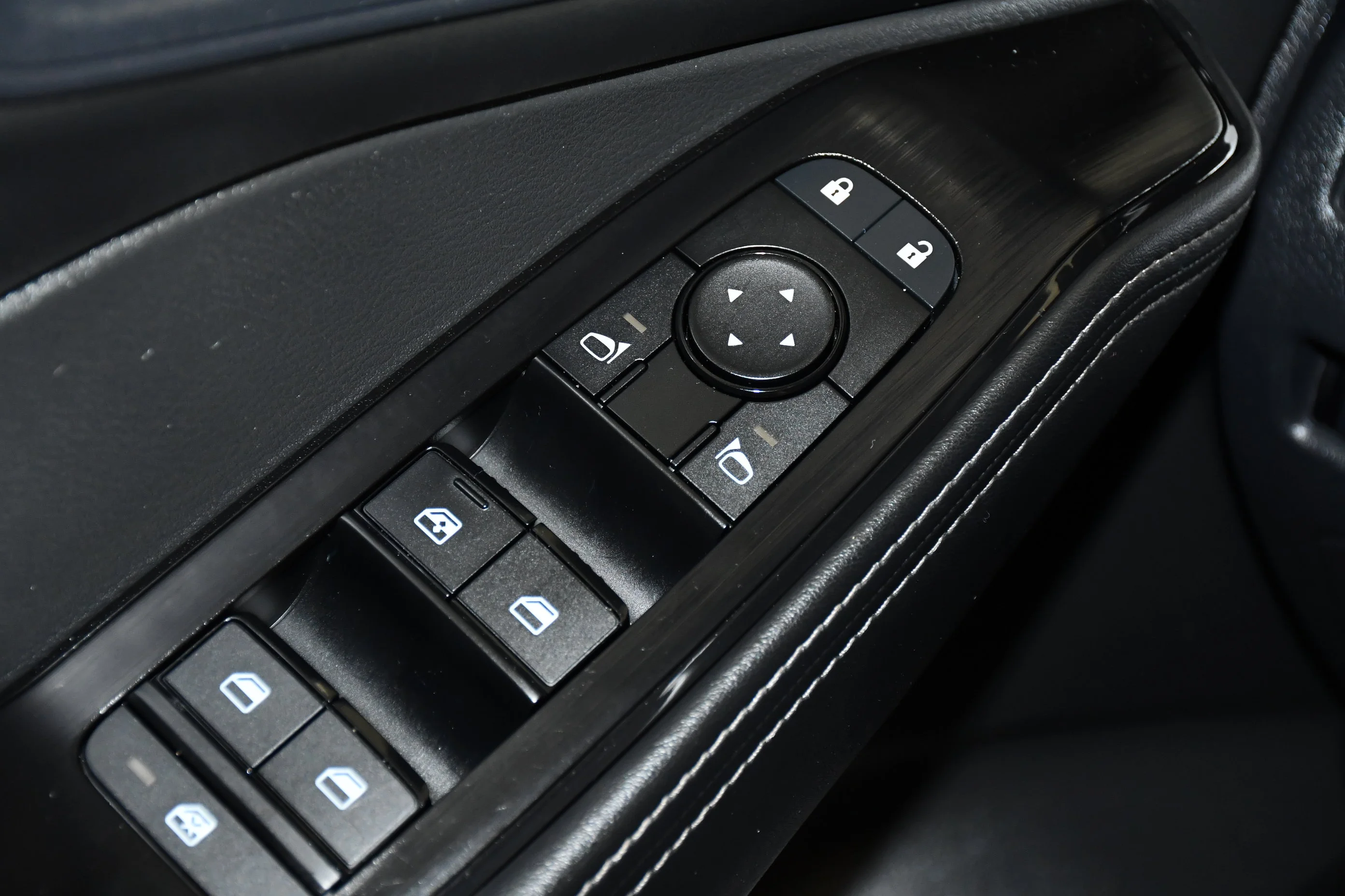 Used 2025 Deep Ocean Blue Pearl Nissan SV image 31