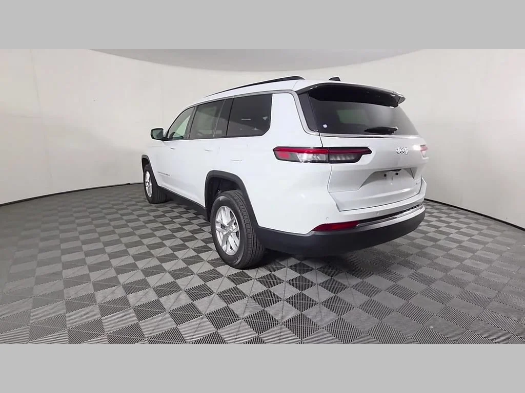 New 2026 Bright White Clear-Coat Exterior Paint Jeep Laredo X image 30