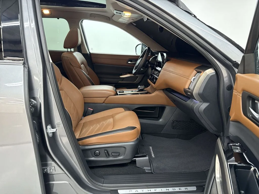 Used 2025 Gun Metallic Nissan Platinum image 18