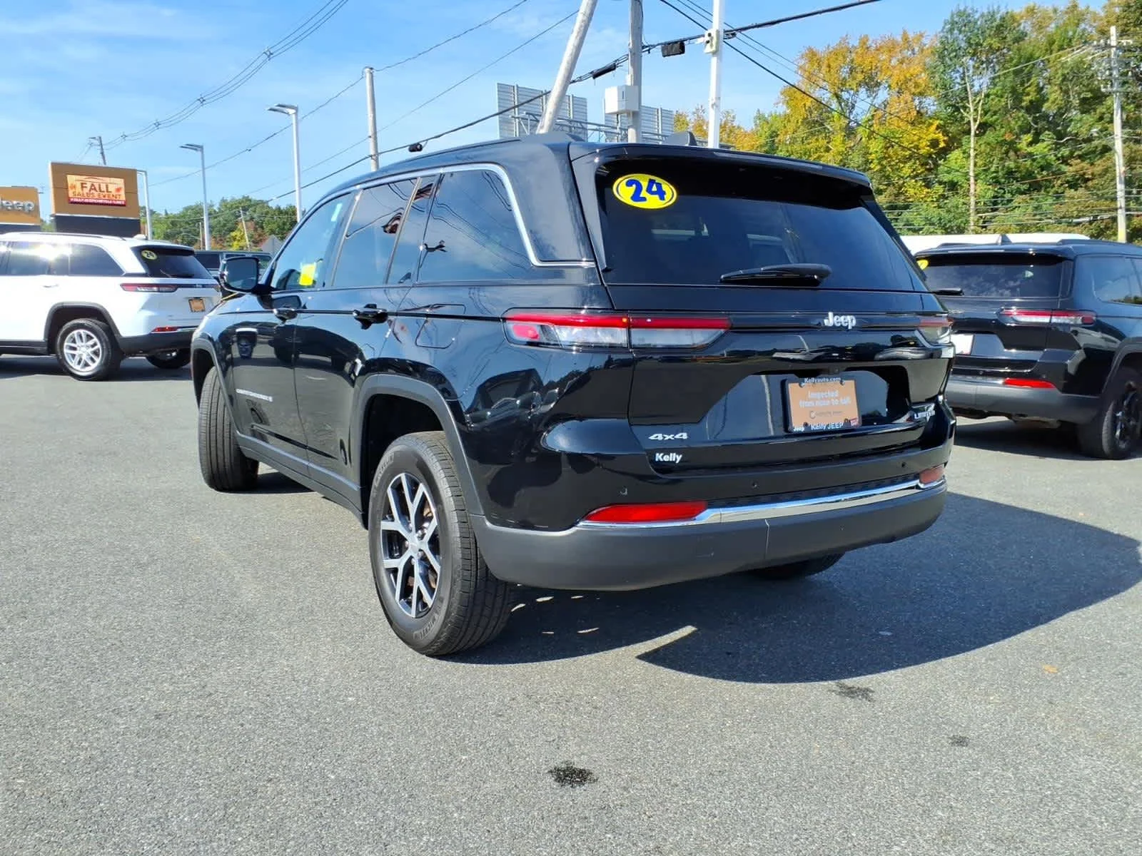 Certified Used 2024 Diamond Black Crystal Pearlcoat Jeep Limited image 11
