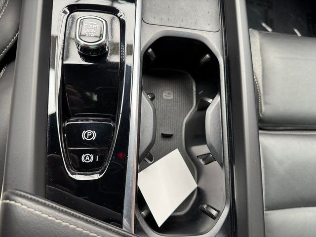 2022 Volvo XC60 R-Design - Photo 20