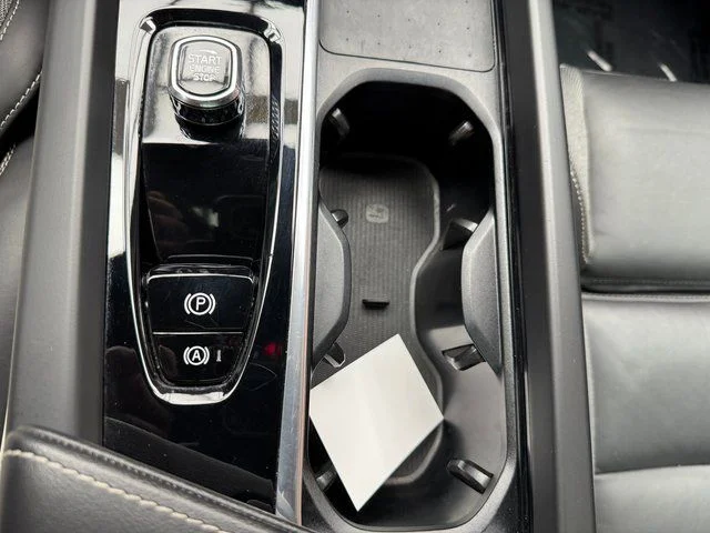 2022 Volvo XC60 R-Design - Photo 20