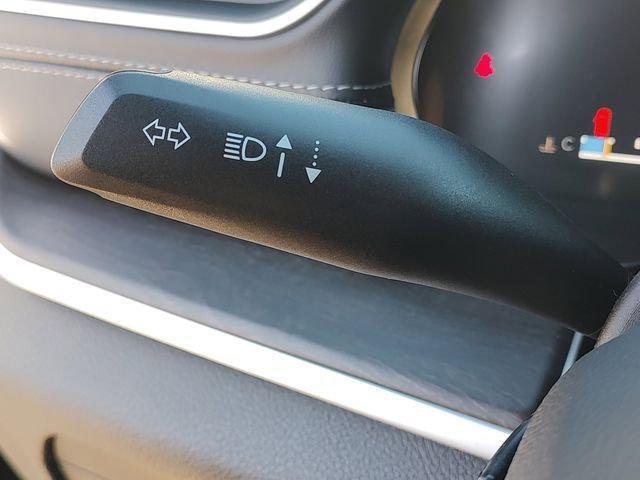 New 2025 Diamond Black Crystal Pearl-Coat Exterior Paint Jeep Limited image 23
