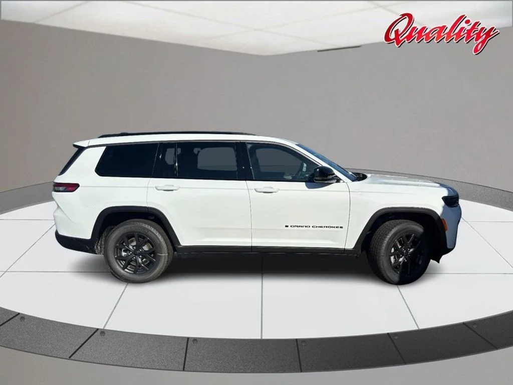 New 2027 Bright White Clear-Coat Paint Jeep Laredo Altitude image 2