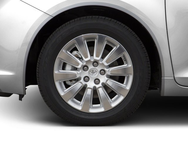 Used 2016 Silver Sky Metallic Toyota XLE image 11