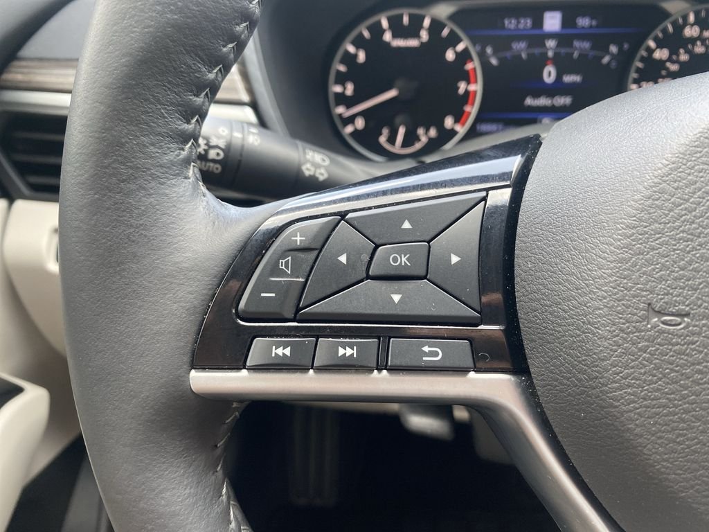 Used 2022 Pearl White Tricoat Nissan 2.5 SL image 20