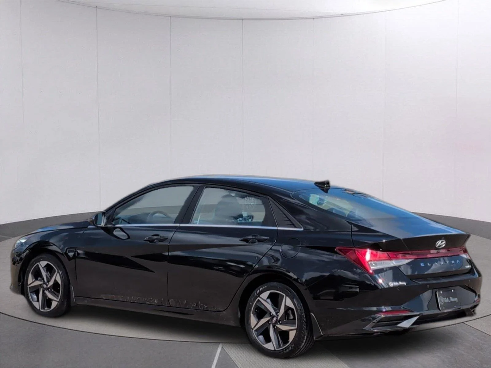 Used 2023 Phantom Black Hyundai Limited image 3