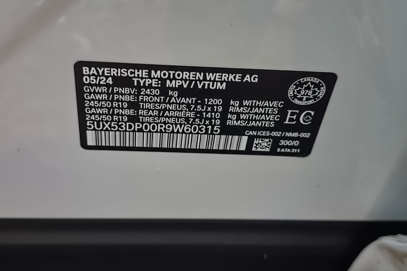 Used 2024  BMW xDrive30i image 34