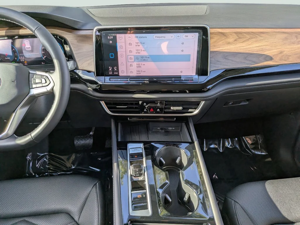 New 2026 Black Volkswagen 2.0T SE w/Technology image 11