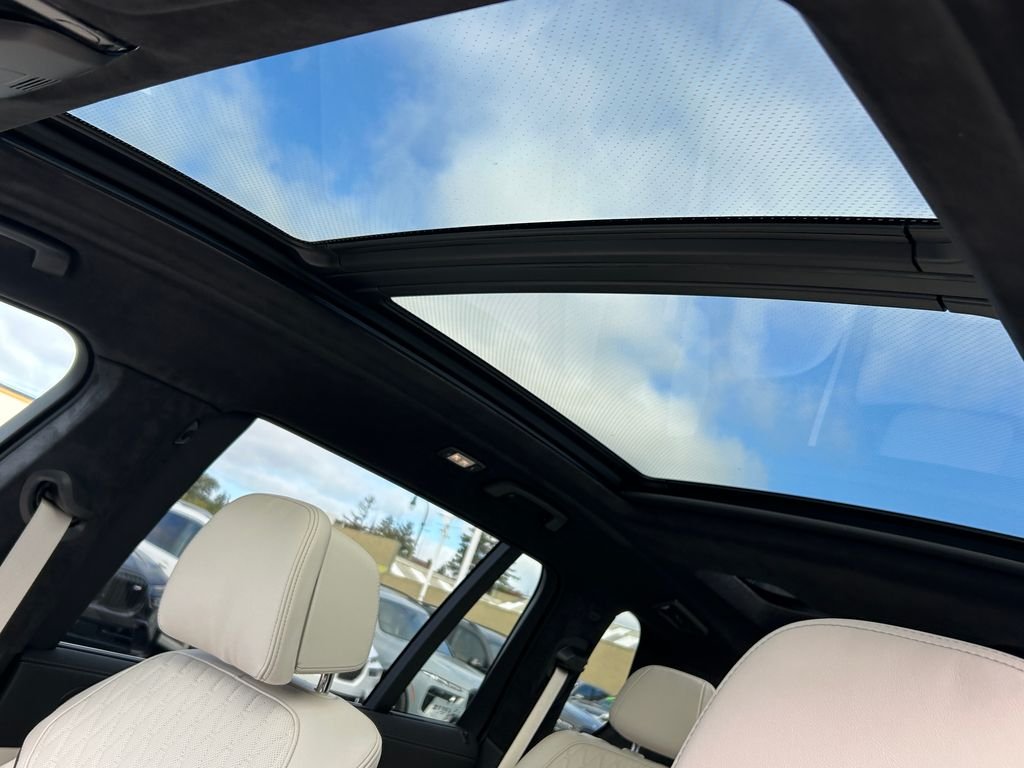 Used 2026 Alpine White BMW M60i image 16