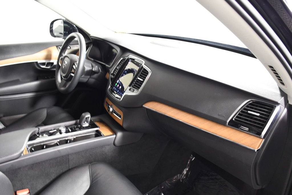 Used 2023 Onyx Black Metallic Volvo B6 Plus 7-Seater image 18