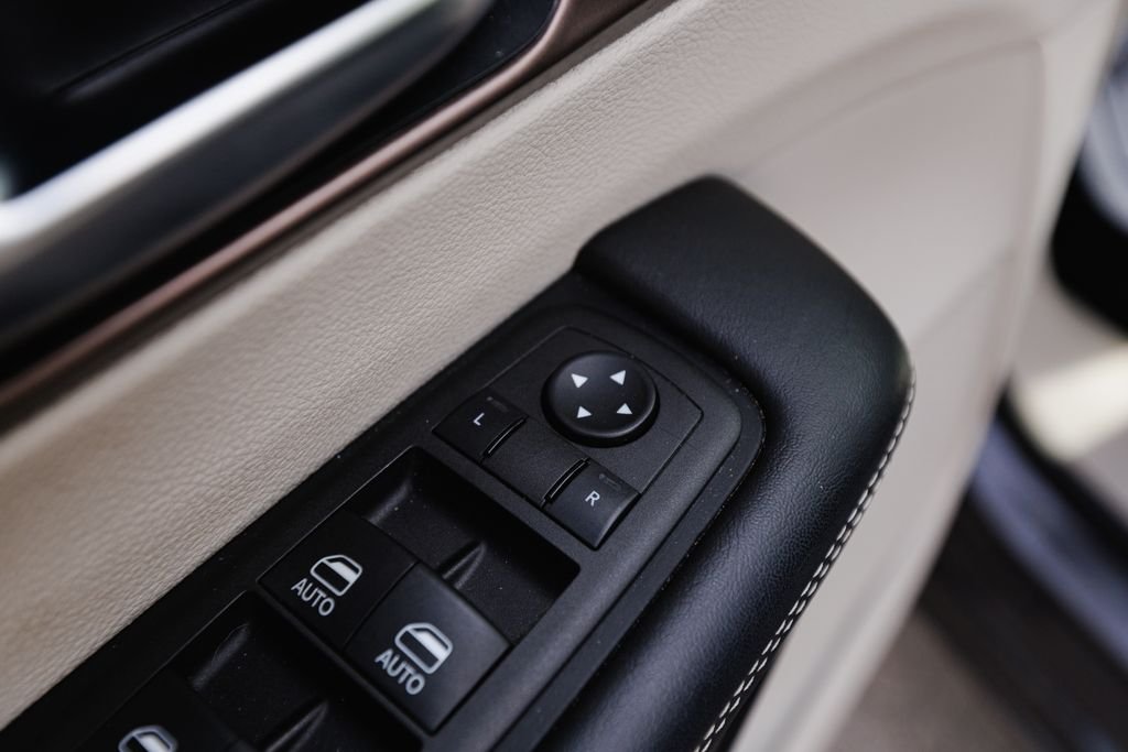 2023 Chrysler Voyager LX - Photo 26