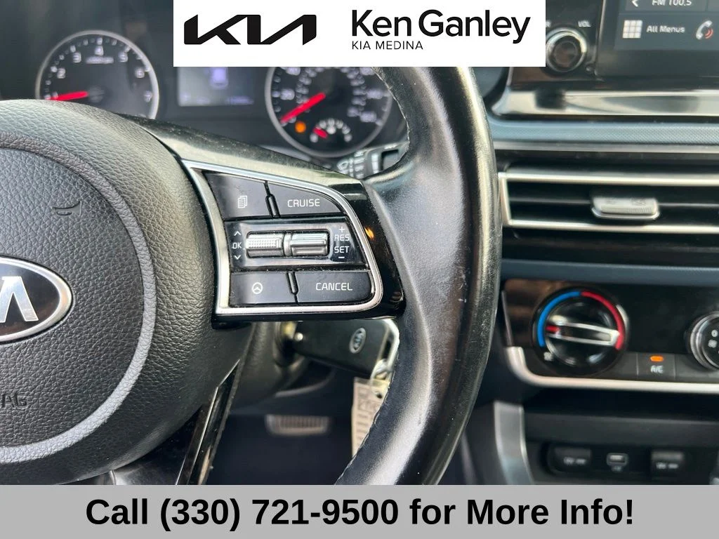 Used 2021 White Kia S image 31
