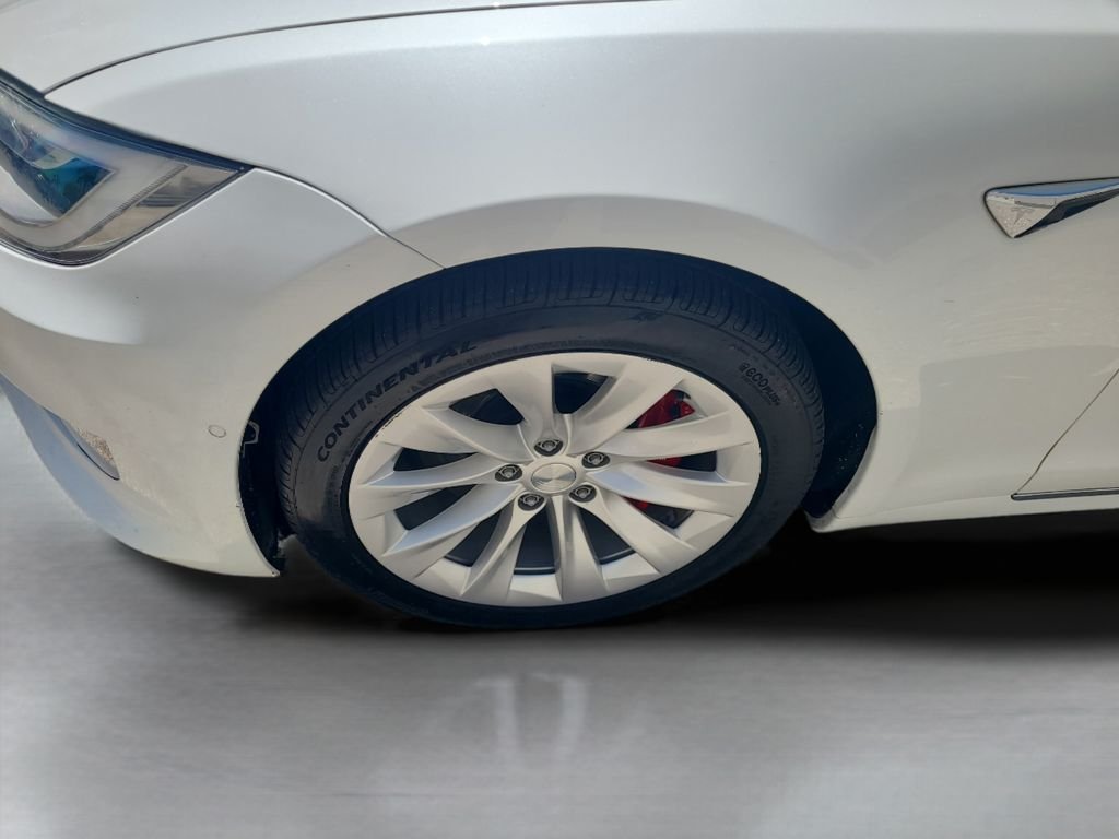 Used 2019  Tesla Performance image 24