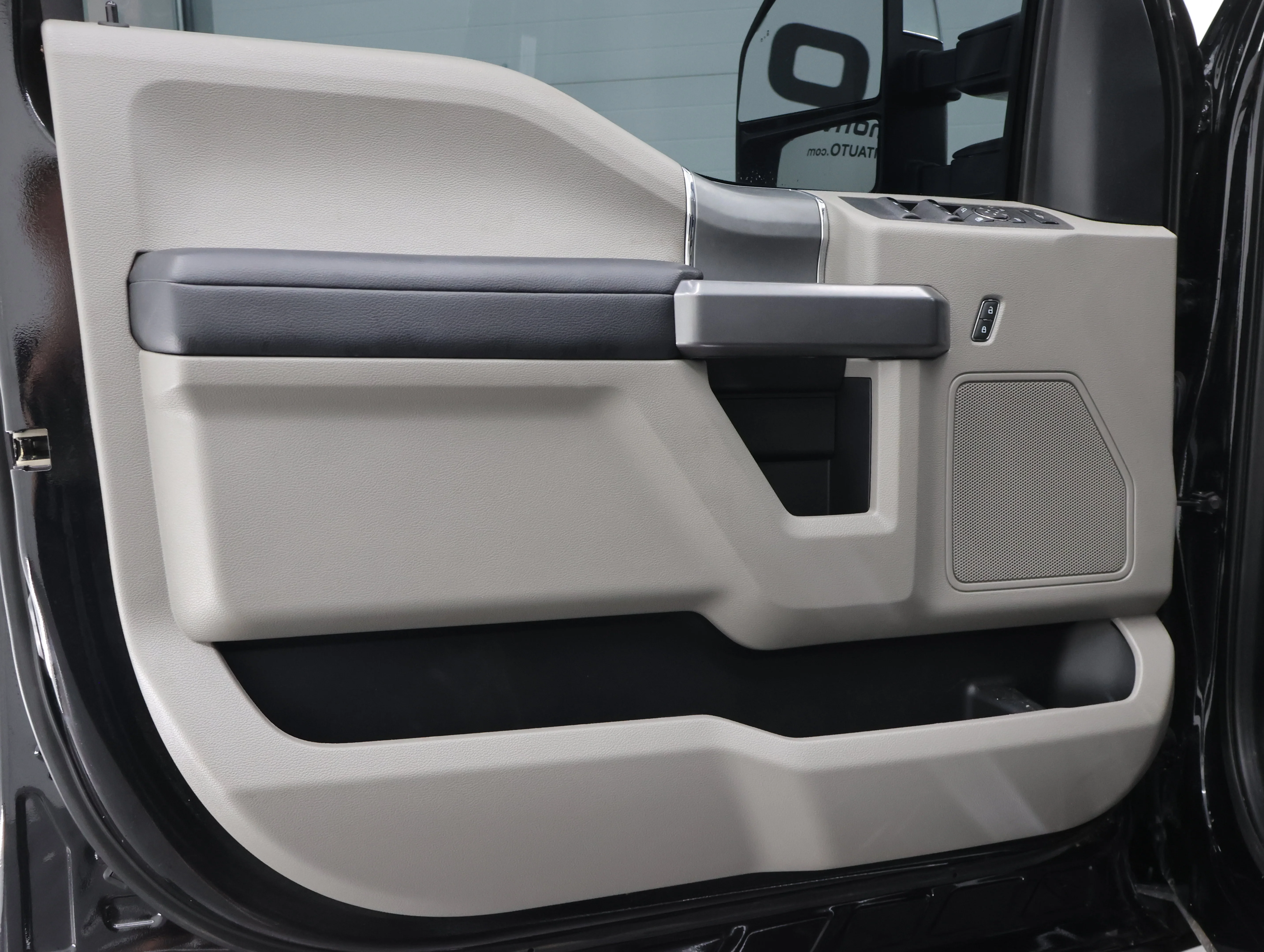 Used 2021 Agate Black Metallic Ford XLT image 44