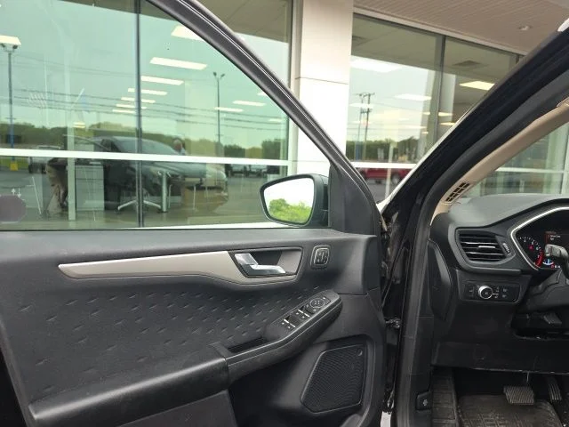 Used 2020 Black Metallic Ford SEL image 10