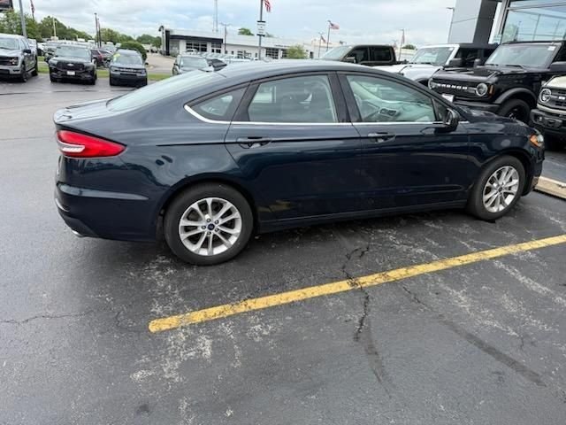 Used 2020 Blue Ford SE image 3