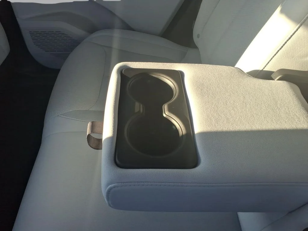 New 2026 Diamond Black Crystal Pearlcoat Jeep Laredo image 8