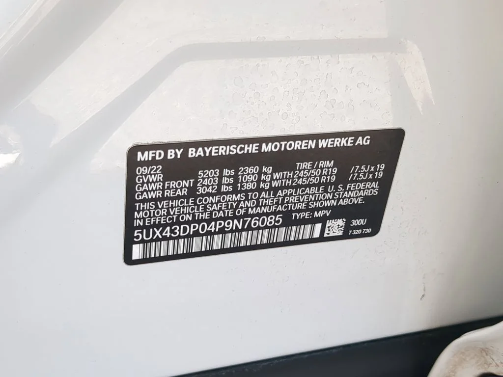 Used 2023 White BMW sDrive30i image 37