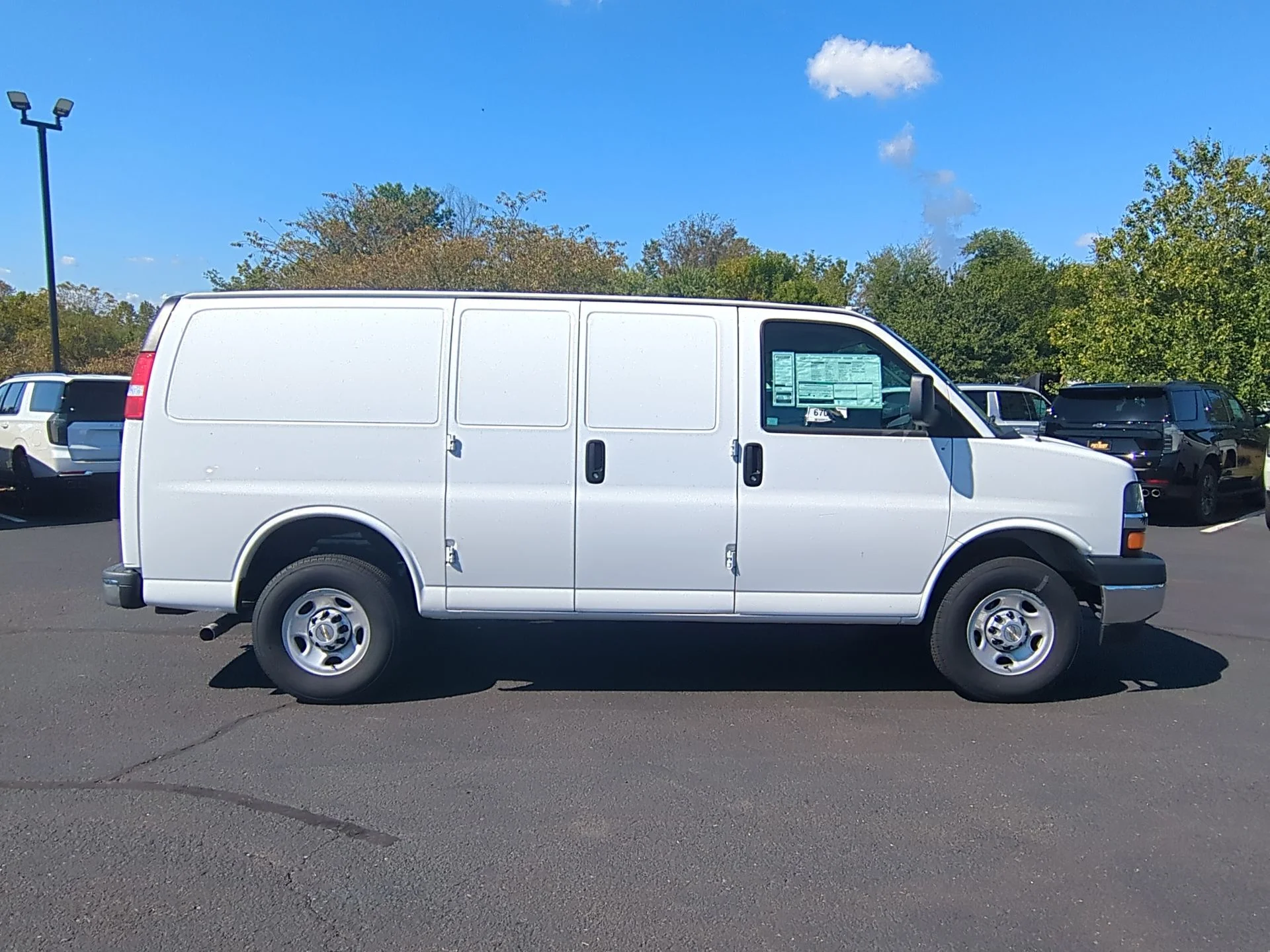 New 2024 Summit White Chevrolet WT image 36