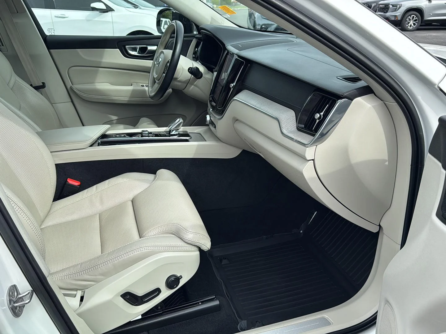 2023 Volvo XC60 Ultimate - Photo 4