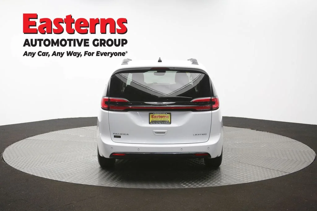 Used 2023 White Chrysler Limited image 40