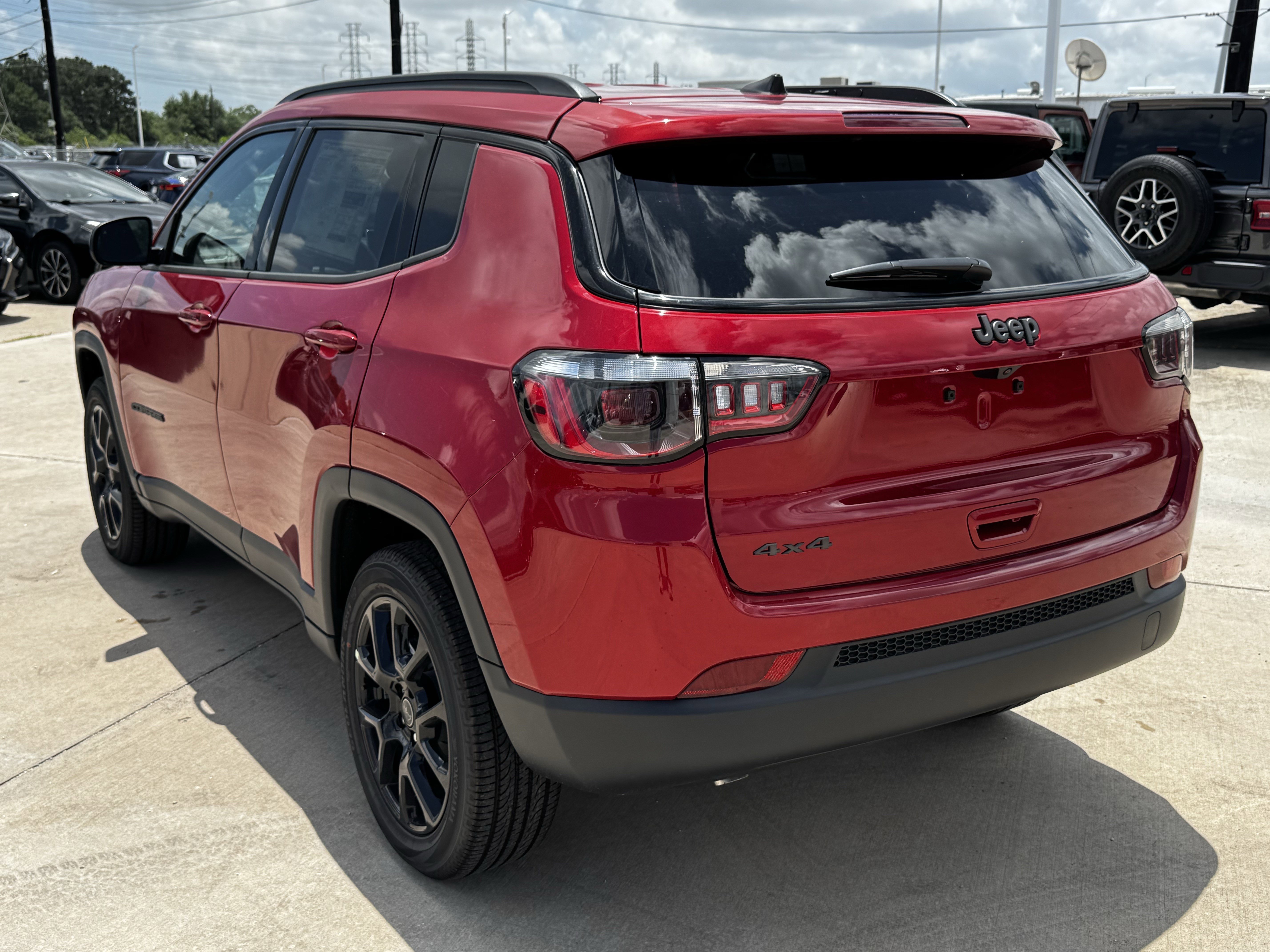 New 2026 Red Hot Pearl-Coat Exterior Paint Jeep Latitude Altitude image 7