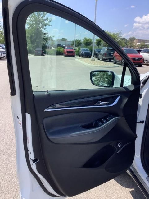 Used 2023 Summit White Buick Essence image 17