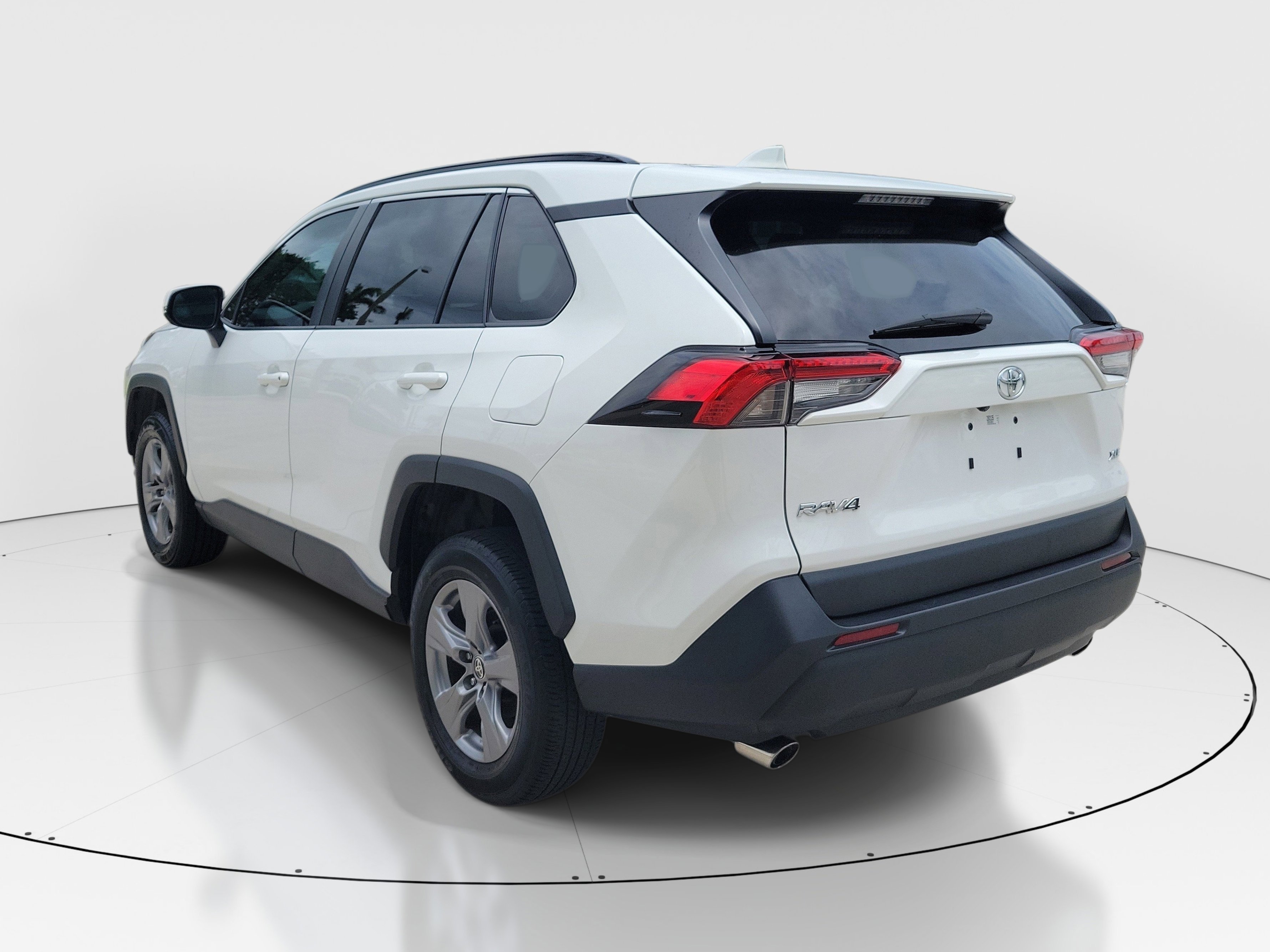 Used 2024 Ice Cap Toyota XLE image 6
