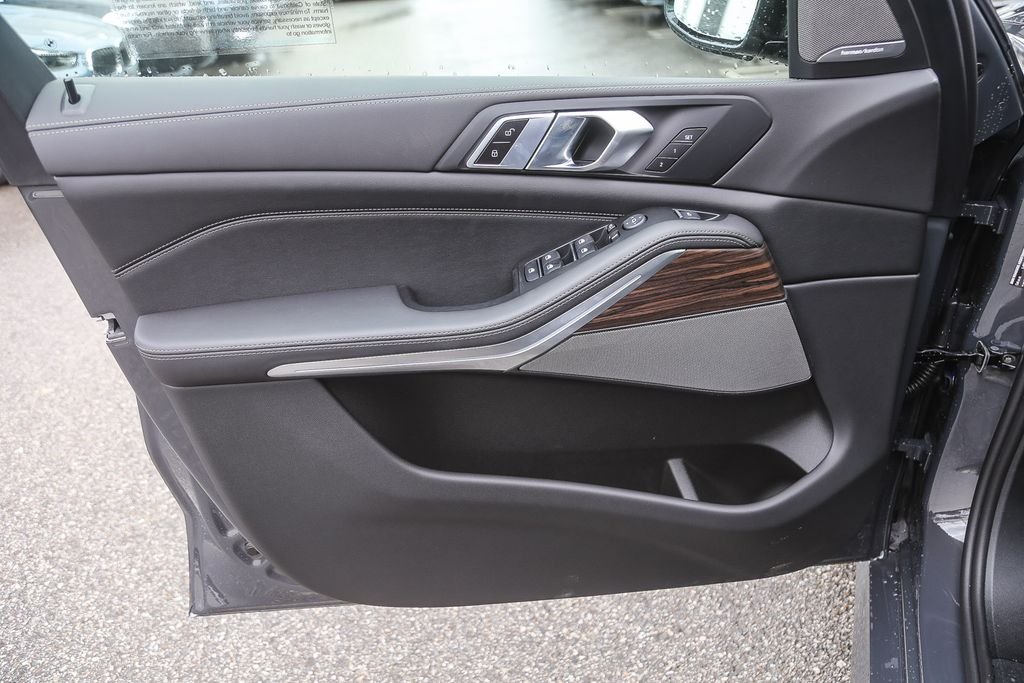 Used 2026 Dravit Grey Metallic BMW sDrive40i image 17