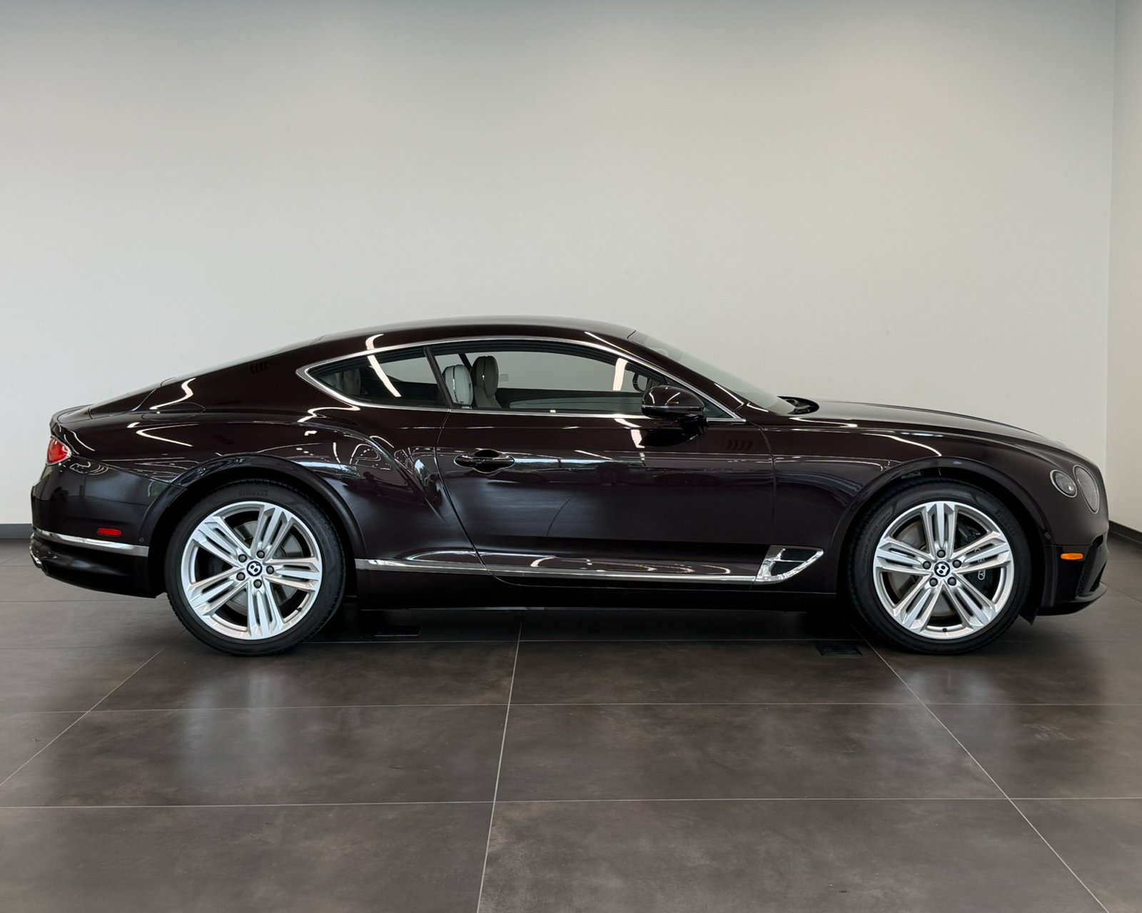 Used 2023 Brown Bentley V8 image 5