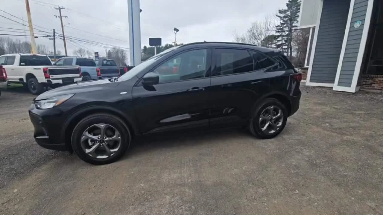 Used 2025 Agate Black Metallic Ford ST-Line image 4
