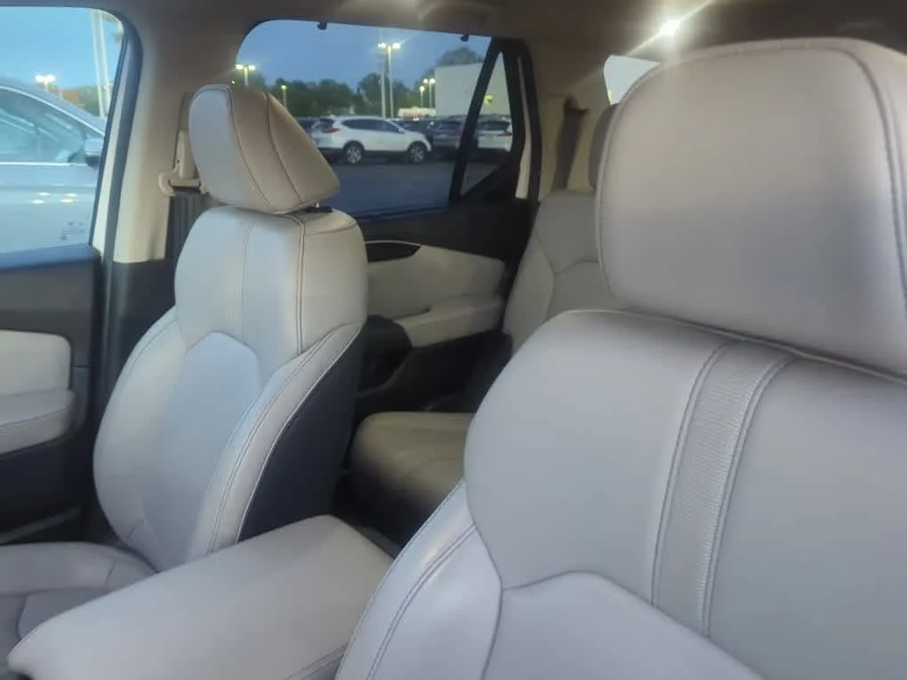 Used 2023 Platinum White Pearl Honda EX-L 8 Passenger image 6