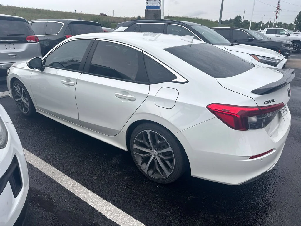 Used 2022 White Honda Touring image 2