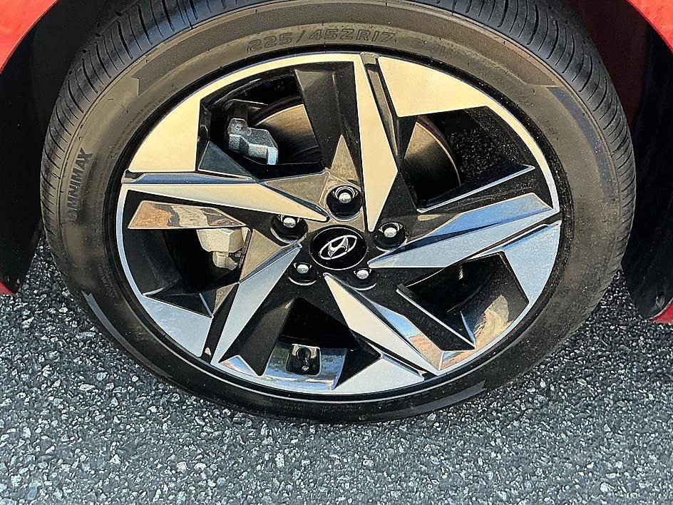 Used 2023 Ultimate Red Hyundai SEL image 10