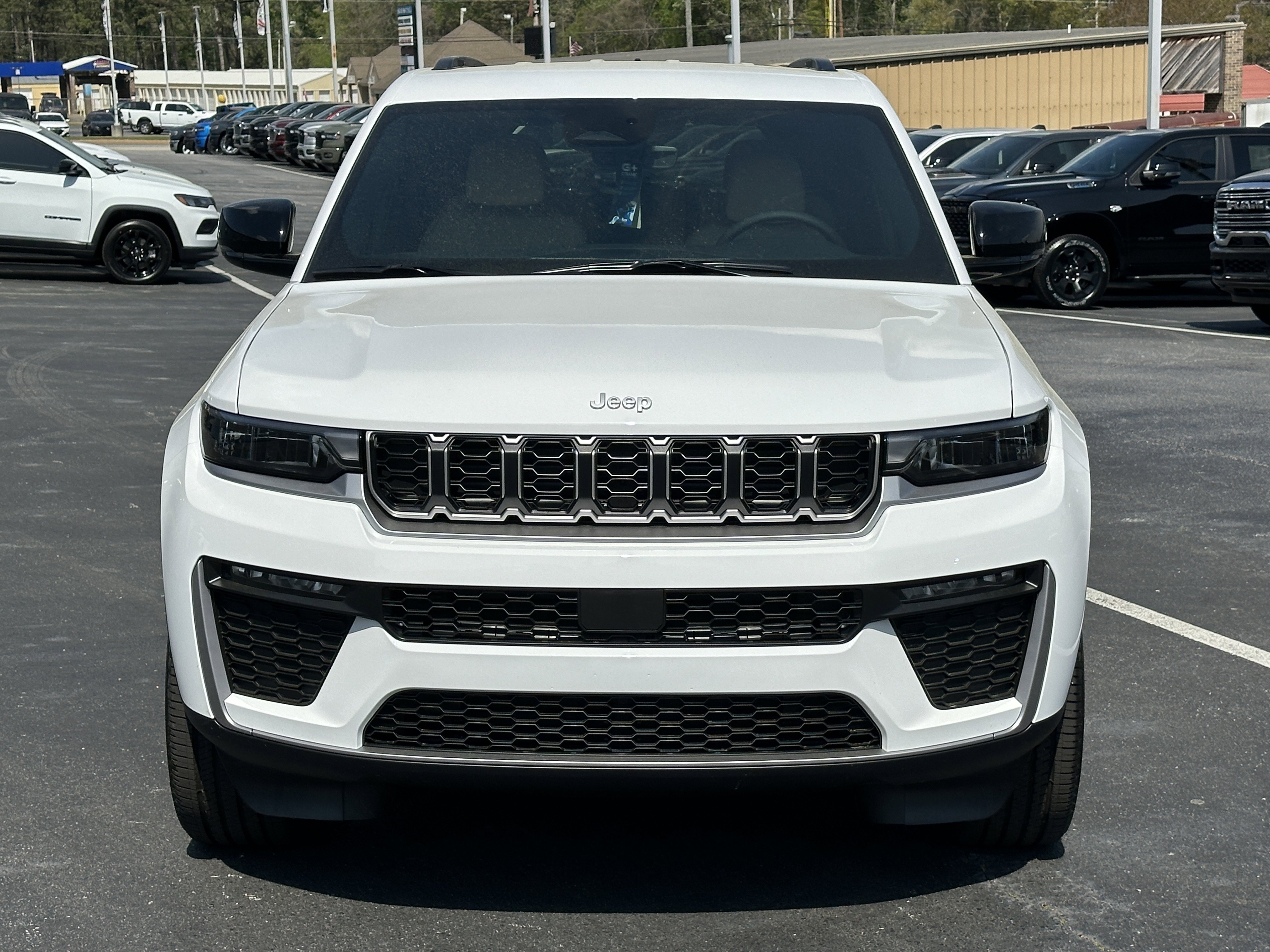 New 2026 Bright White Clear-Coat Exterior Paint Jeep Limited image 3