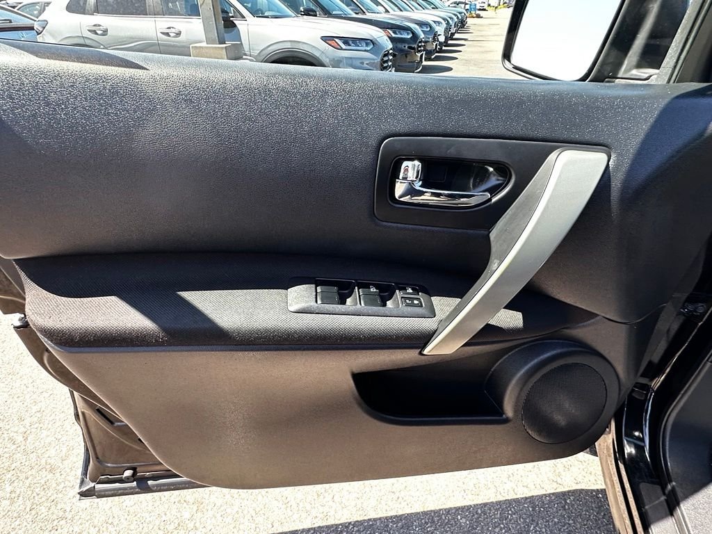 Used 2012 Black Nissan S image 23