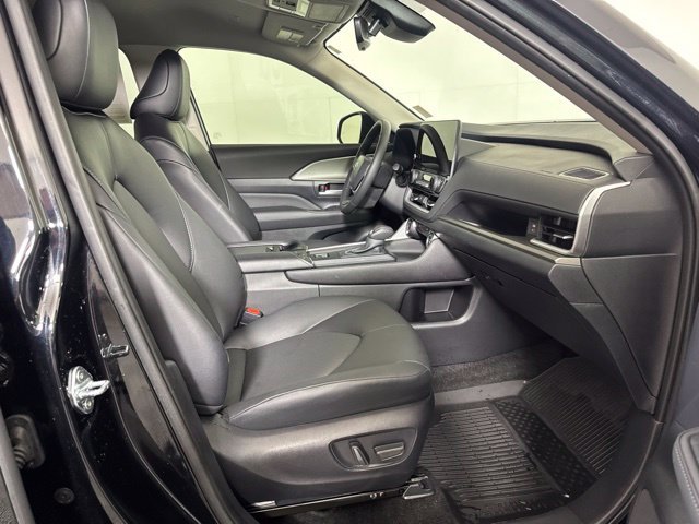 Used 2026 Black Toyota XLE image 4