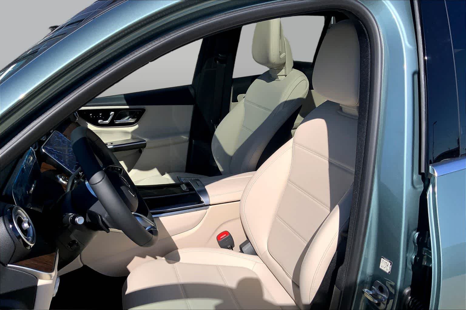 New 2026 Verde Silver Metallic Mercedes-Benz GLC 300 image 9