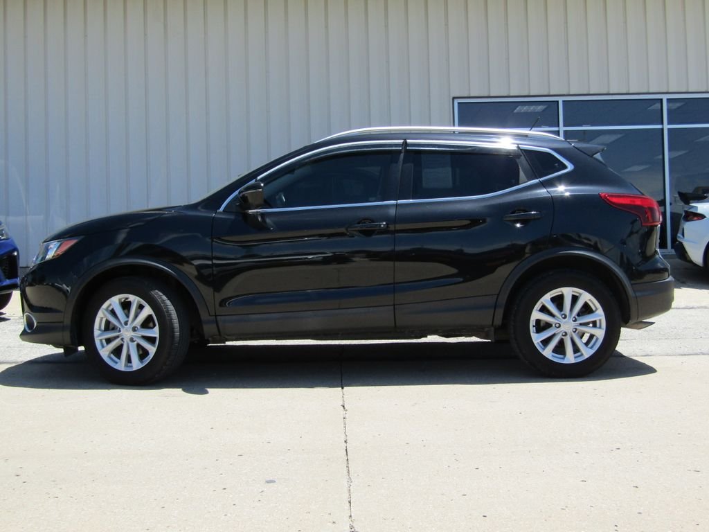 Used 2017 Black Nissan SL image 11