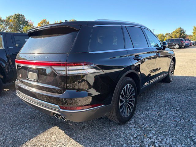 Used 2023 Black Metallic Lincoln Standard image 5