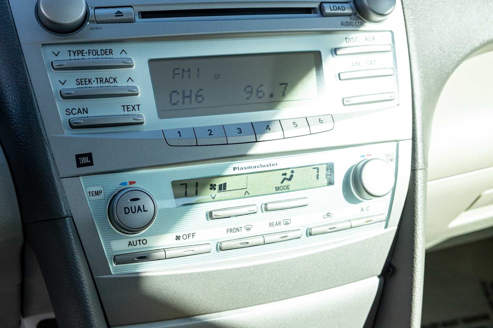 Used 2007 Desert Sand Mica Toyota LE image 17