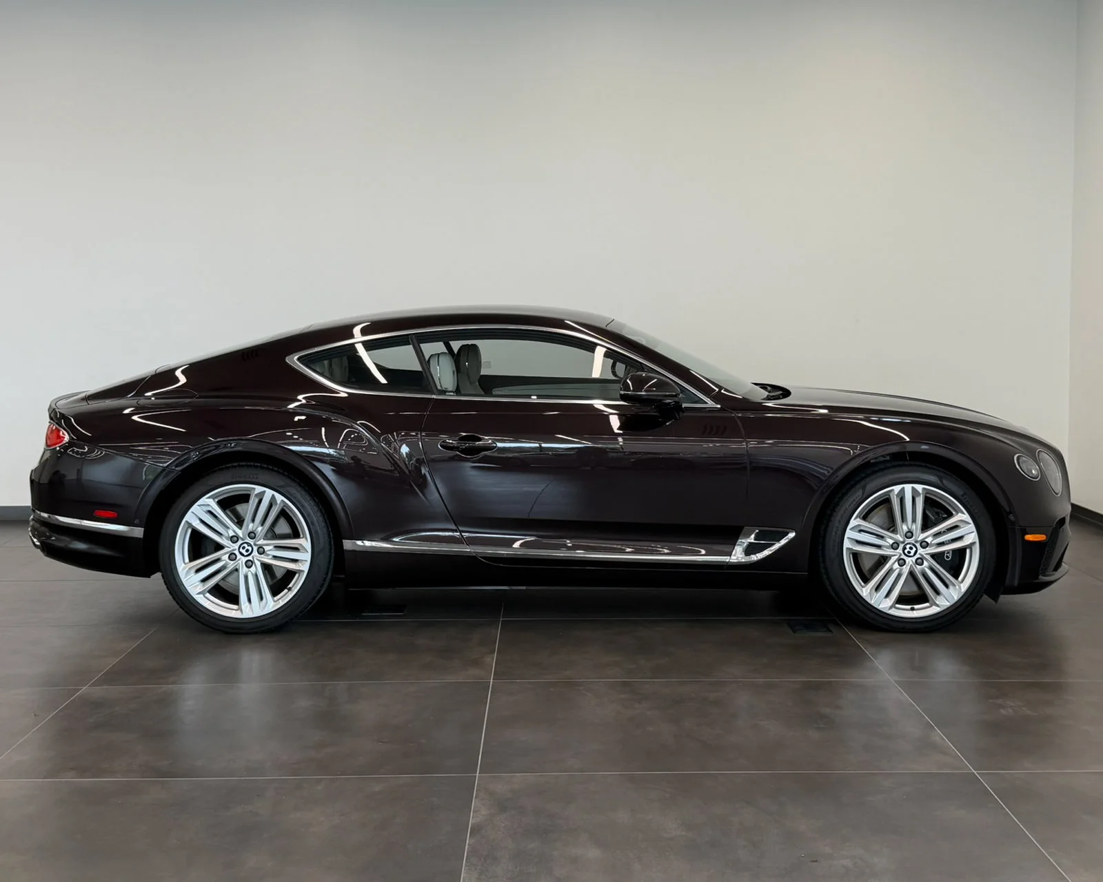 Used 2023 Brown Bentley V8 image 5