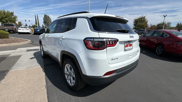 Used 2025 White Jeep Latitude image 6